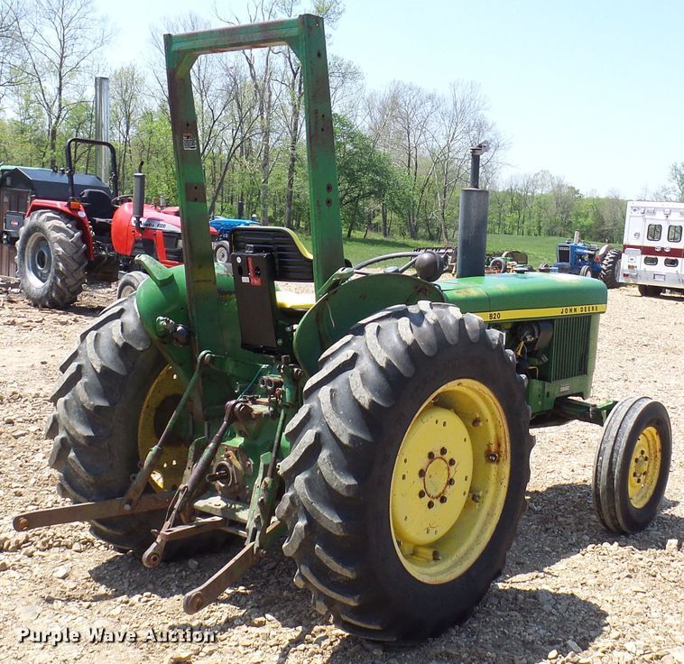 image for item DM3007 John Deere 820  tractor