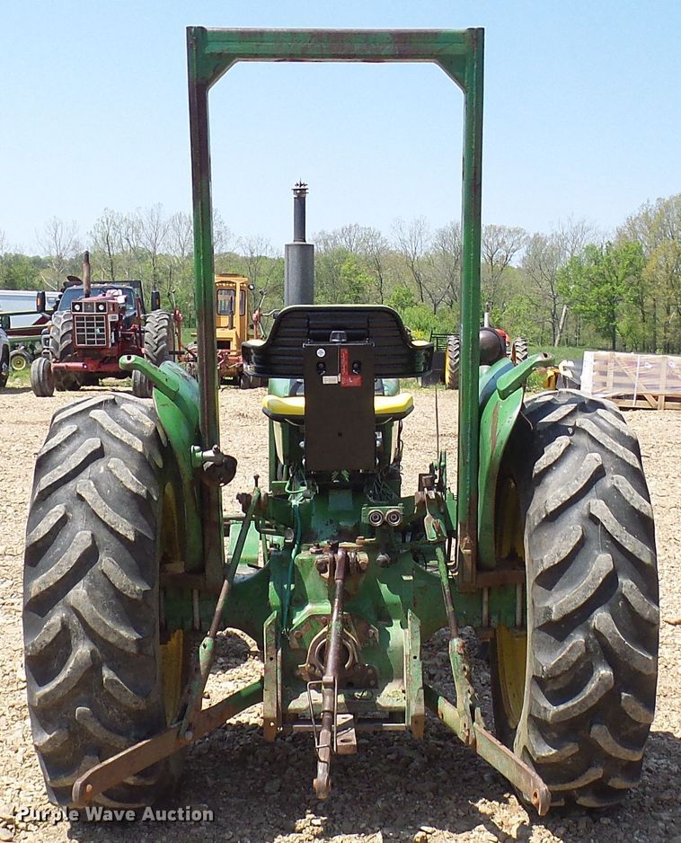 image for item DM3007 John Deere 820  tractor