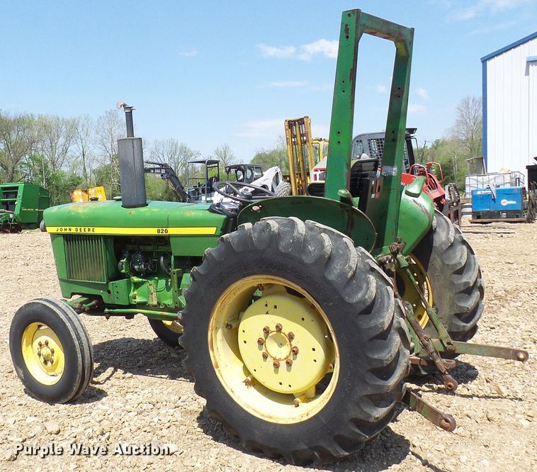 image for item DM3007 John Deere 820  tractor