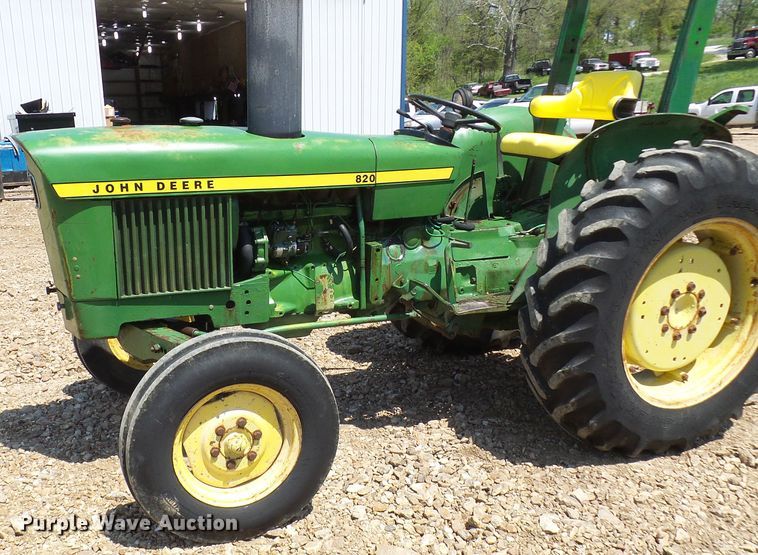 image for item DM3007 John Deere 820  tractor