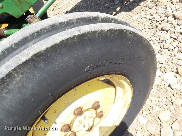 image for item DM3007 John Deere 820  tractor