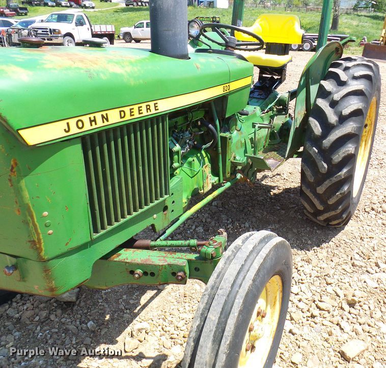 image for item DM3007 John Deere 820  tractor