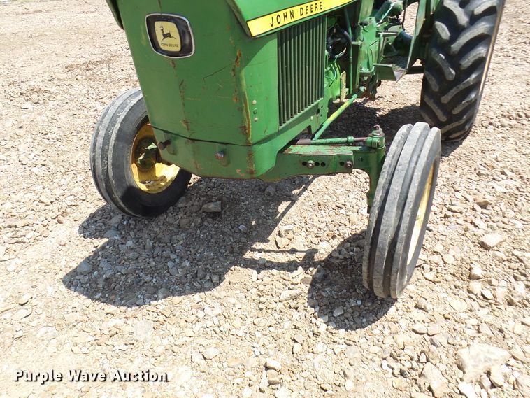 image for item DM3007 John Deere 820  tractor