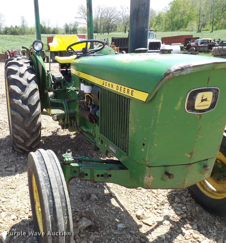 image for item DM3007 John Deere 820  tractor