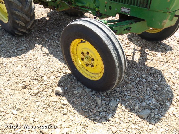 image for item DM3007 John Deere 820  tractor