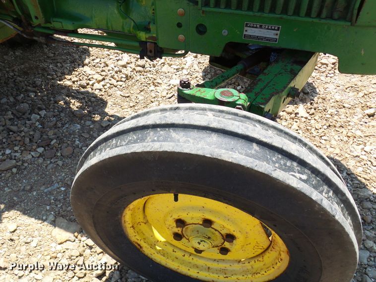 image for item DM3007 John Deere 820  tractor