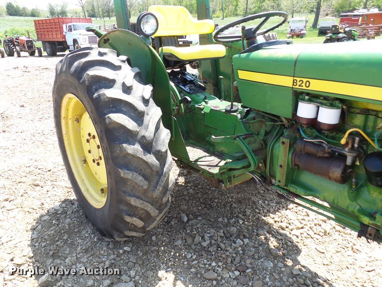 image for item DM3007 John Deere 820  tractor