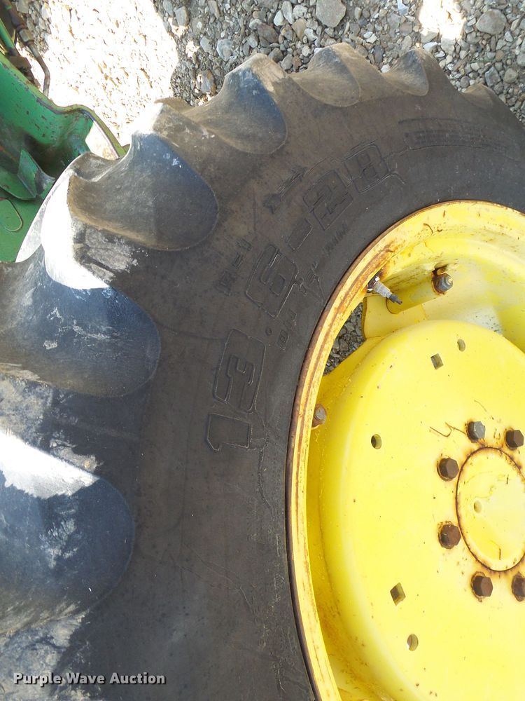 image for item DM3007 John Deere 820  tractor