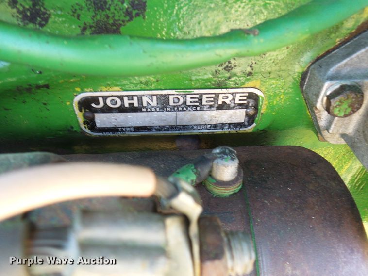 image for item DM3007 John Deere 820  tractor