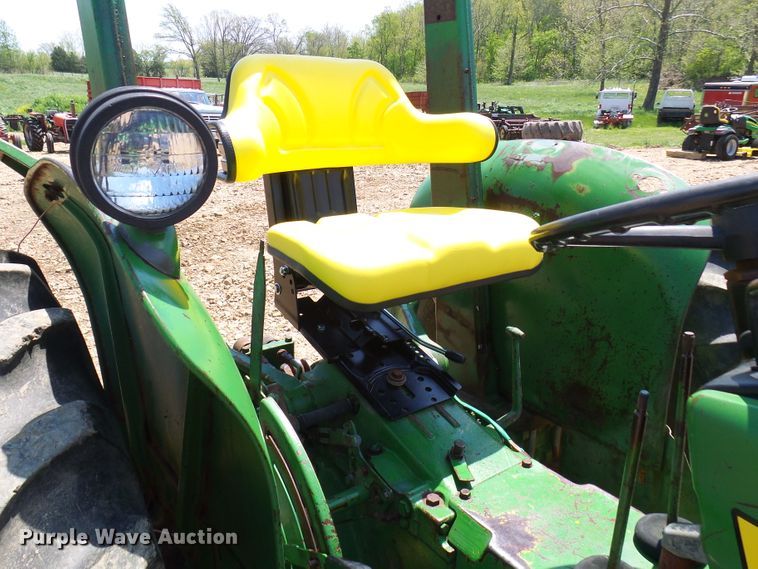 image for item DM3007 John Deere 820  tractor