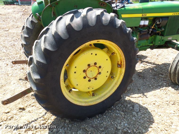 image for item DM3007 John Deere 820  tractor