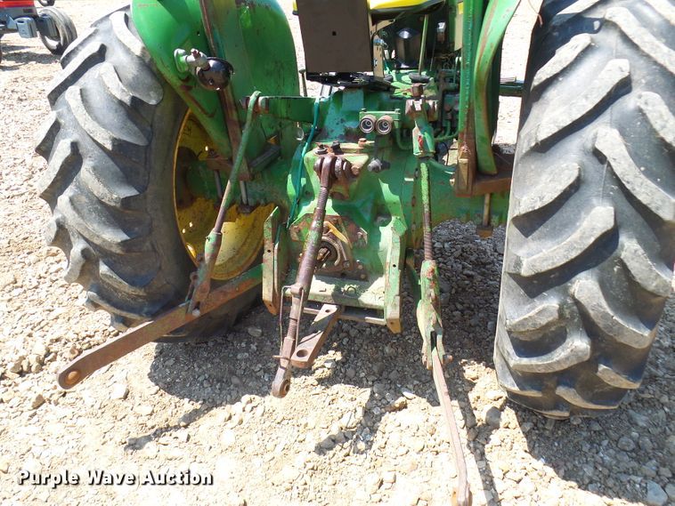 image for item DM3007 John Deere 820  tractor
