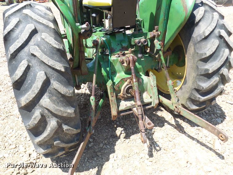 image for item DM3007 John Deere 820  tractor