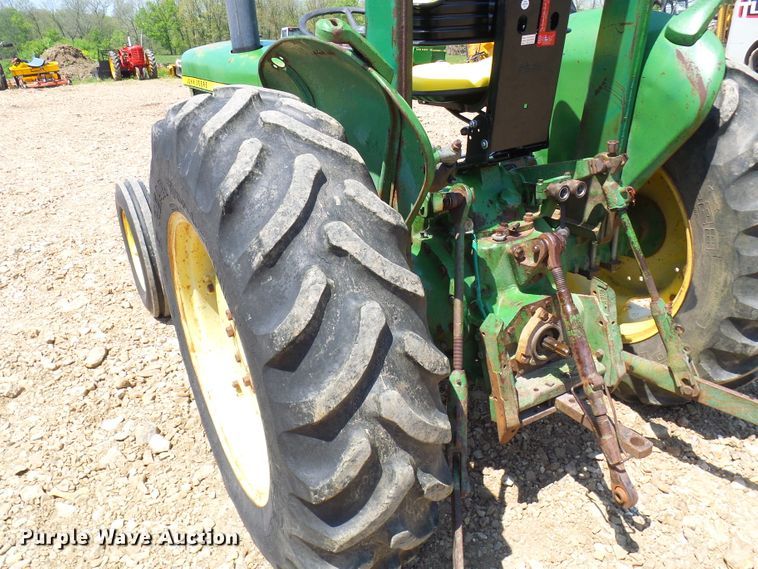 image for item DM3007 John Deere 820  tractor