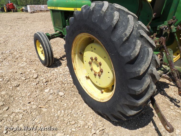image for item DM3007 John Deere 820  tractor