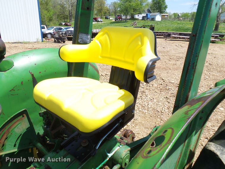image for item DM3007 John Deere 820  tractor