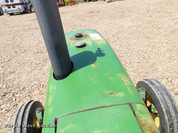 image for item DM3007 John Deere 820  tractor