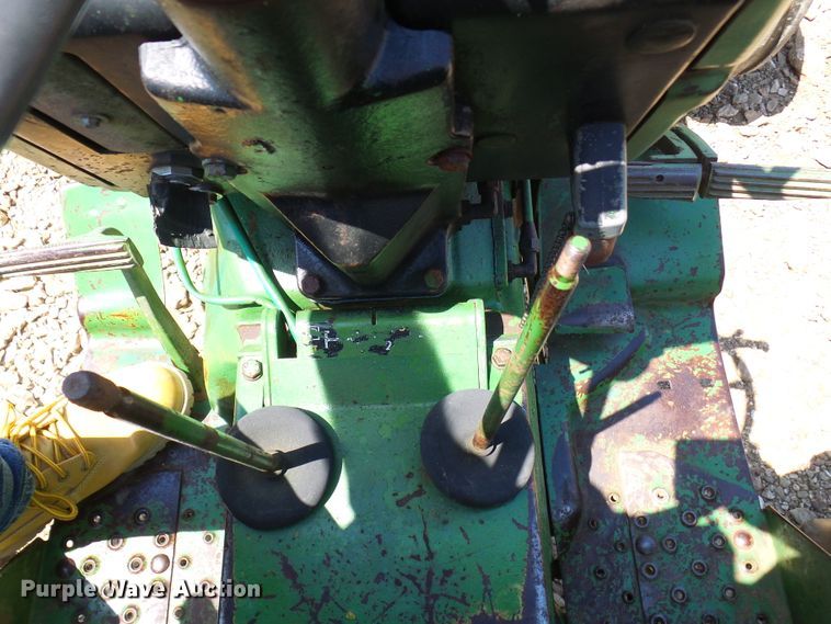 image for item DM3007 John Deere 820  tractor