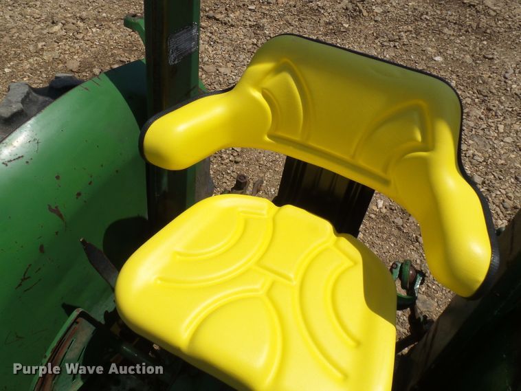 image for item DM3007 John Deere 820  tractor