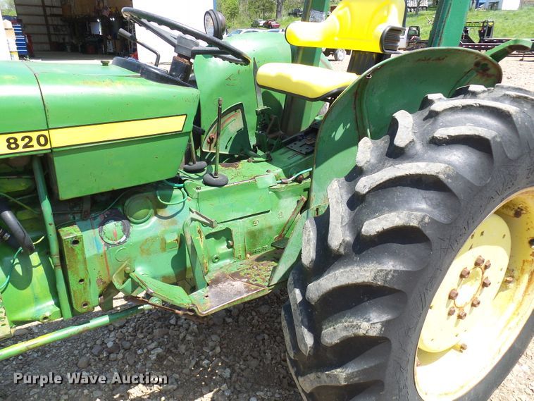 image for item DM3007 John Deere 820  tractor