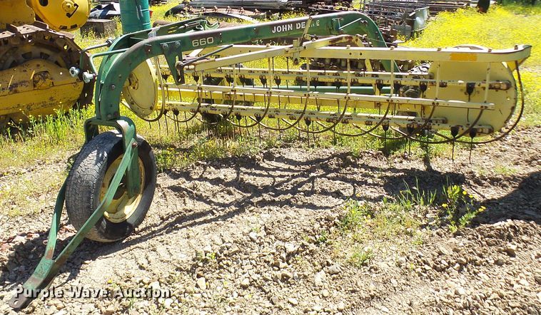 image for item DM3012 John Deere 660  hay rake