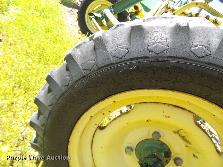 image for item DM3012 John Deere 660  hay rake