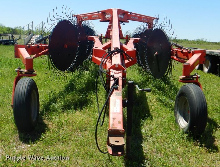 image for item DM3787 Kuhn Speed Rake SR600 hay rake