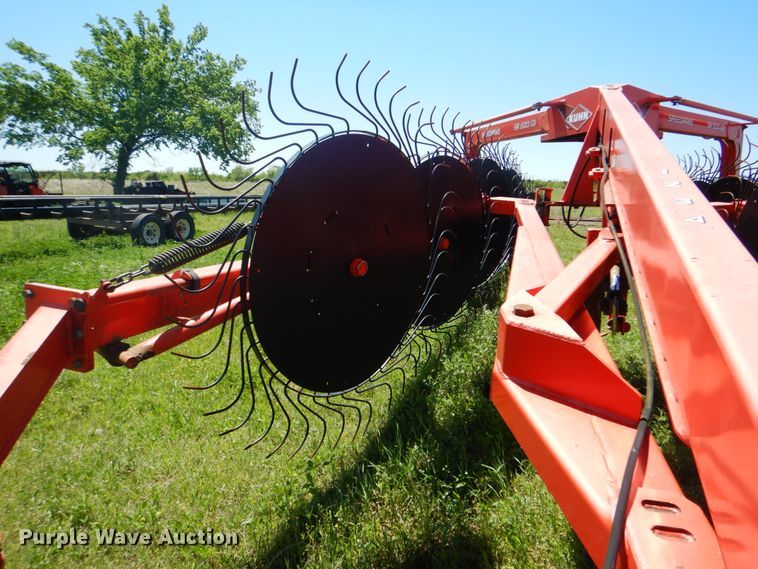 image for item DM3787 Kuhn Speed Rake SR600 hay rake