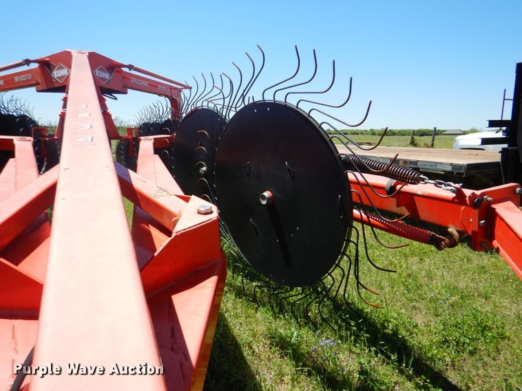 image for item DM3787 Kuhn Speed Rake SR600 hay rake