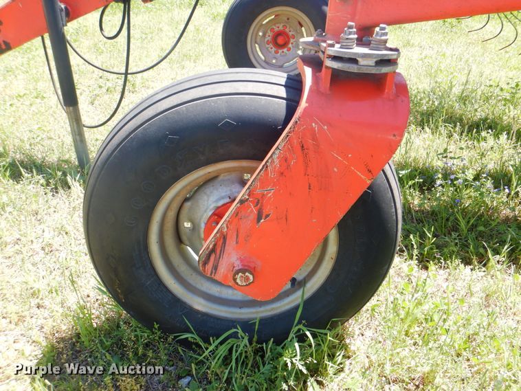 image for item DM3787 Kuhn Speed Rake SR600 hay rake