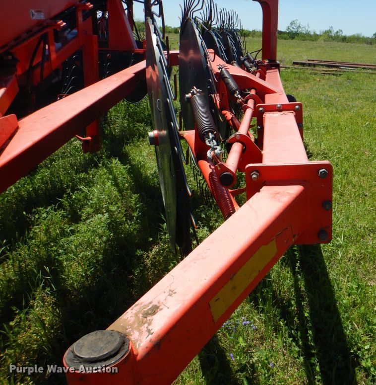 image for item DM3787 Kuhn Speed Rake SR600 hay rake