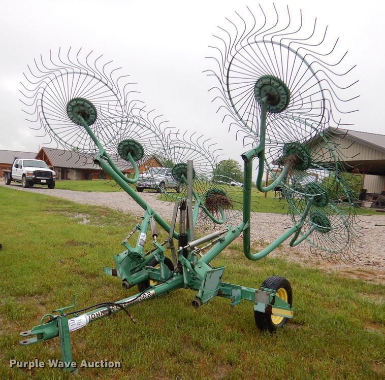 image for item DM4291 John Deere 702  hay rake