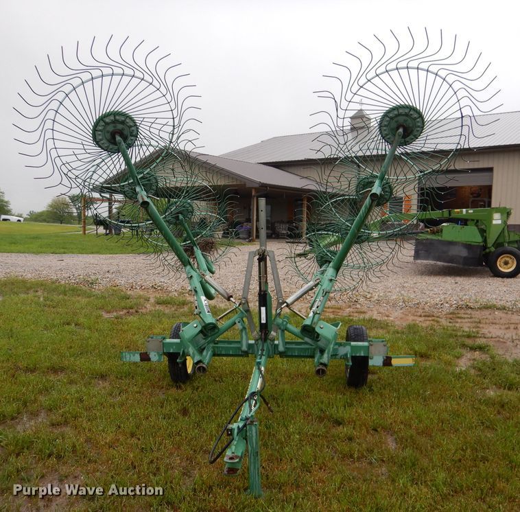 image for item DM4291 John Deere 702  hay rake