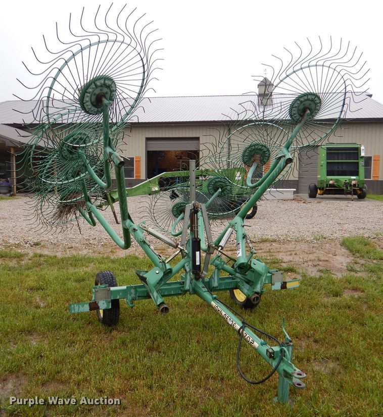 image for item DM4291 John Deere 702  hay rake