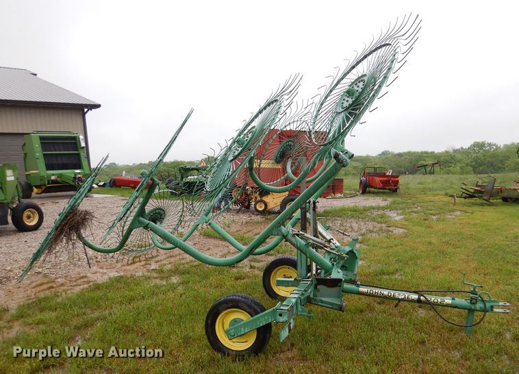 image for item DM4291 John Deere 702  hay rake