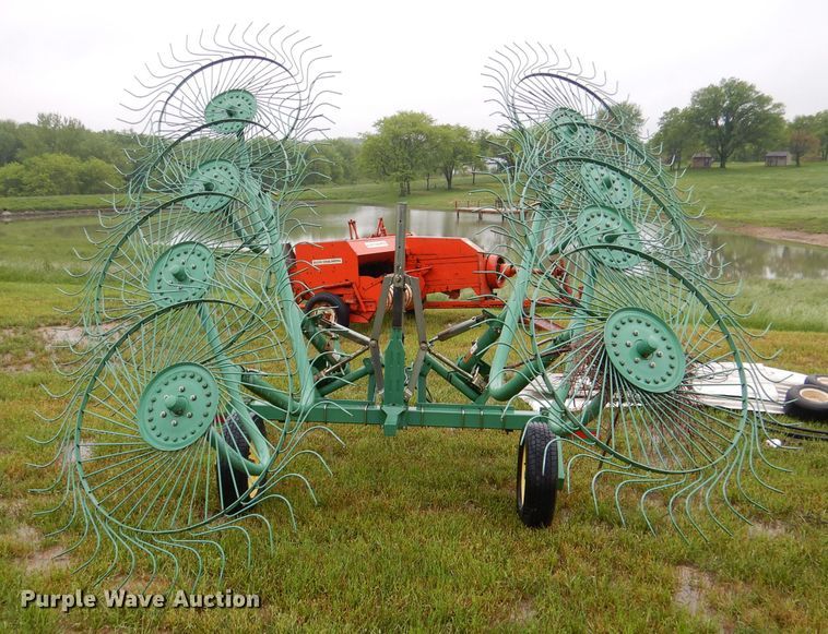 image for item DM4291 John Deere 702  hay rake