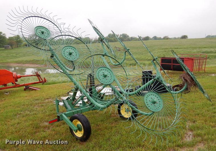 image for item DM4291 John Deere 702  hay rake