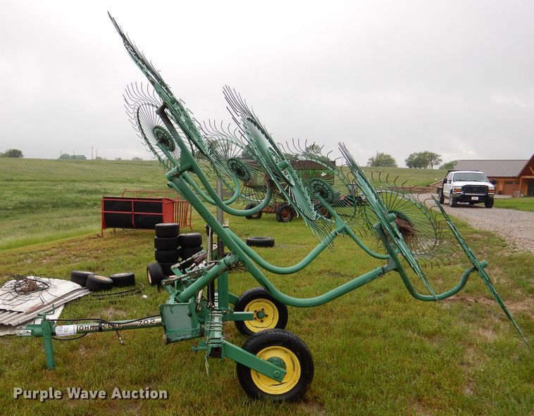 image for item DM4291 John Deere 702  hay rake