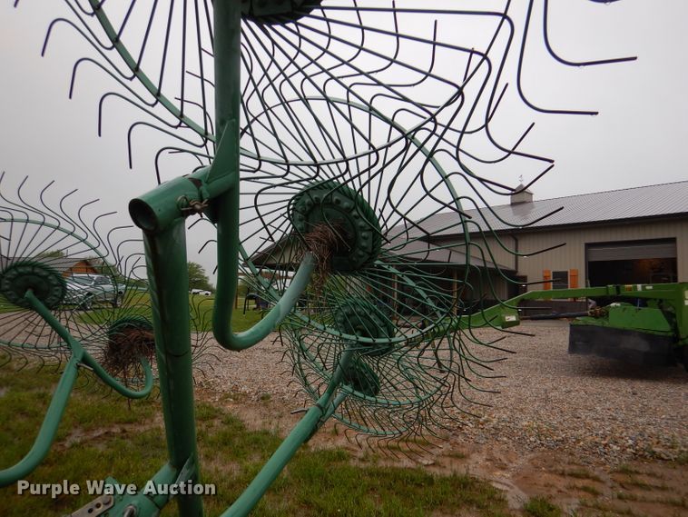 image for item DM4291 John Deere 702  hay rake