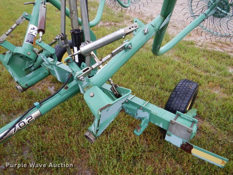 image for item DM4291 John Deere 702  hay rake