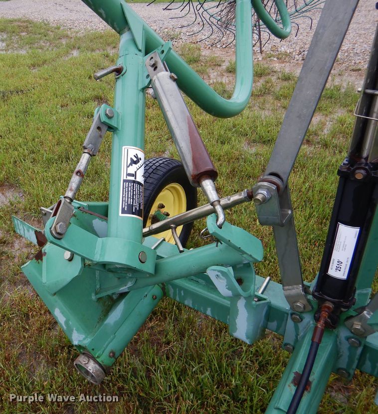 image for item DM4291 John Deere 702  hay rake