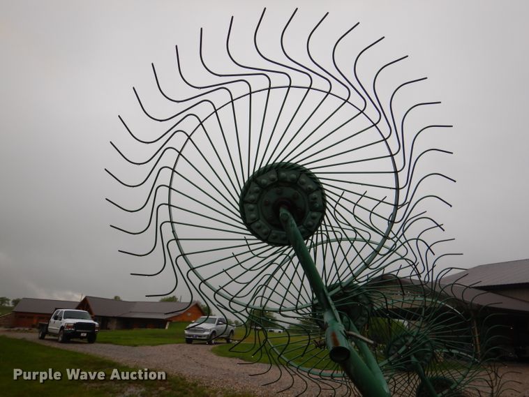 image for item DM4291 John Deere 702  hay rake