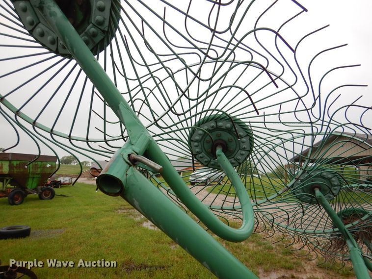 image for item DM4291 John Deere 702  hay rake