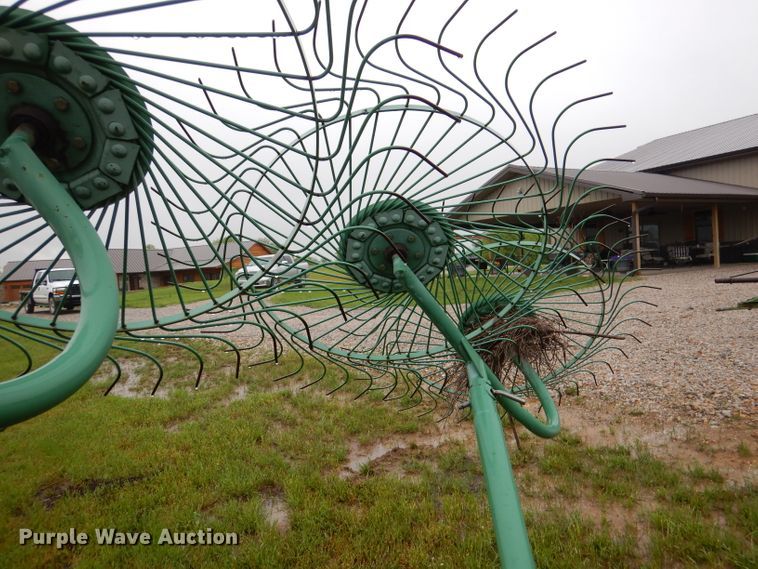 image for item DM4291 John Deere 702  hay rake