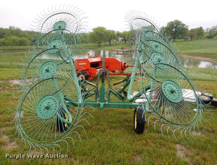 image for item DM4291 John Deere 702  hay rake