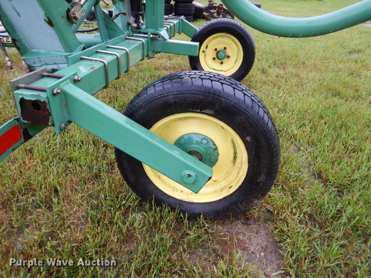 image for item DM4291 John Deere 702  hay rake