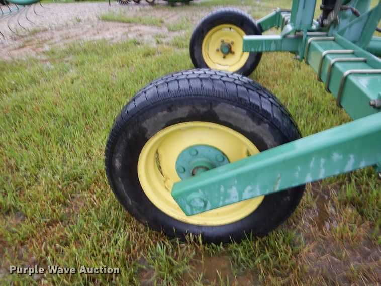 image for item DM4291 John Deere 702  hay rake
