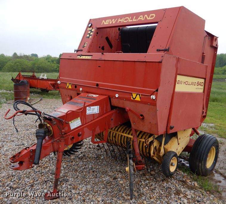 image for item DM4294 1994 New Holland 640  round baler