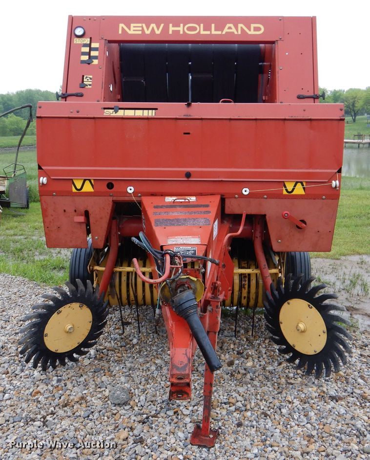 image for item DM4294 1994 New Holland 640  round baler