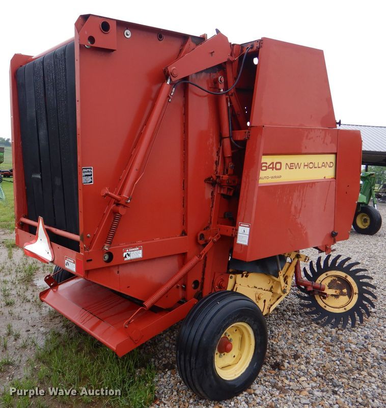 image for item DM4294 1994 New Holland 640  round baler